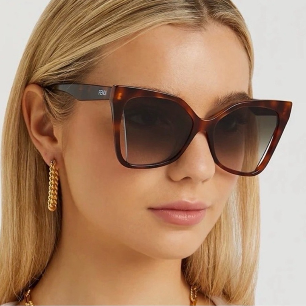 NEW Fendi Sunglasses FE40010U